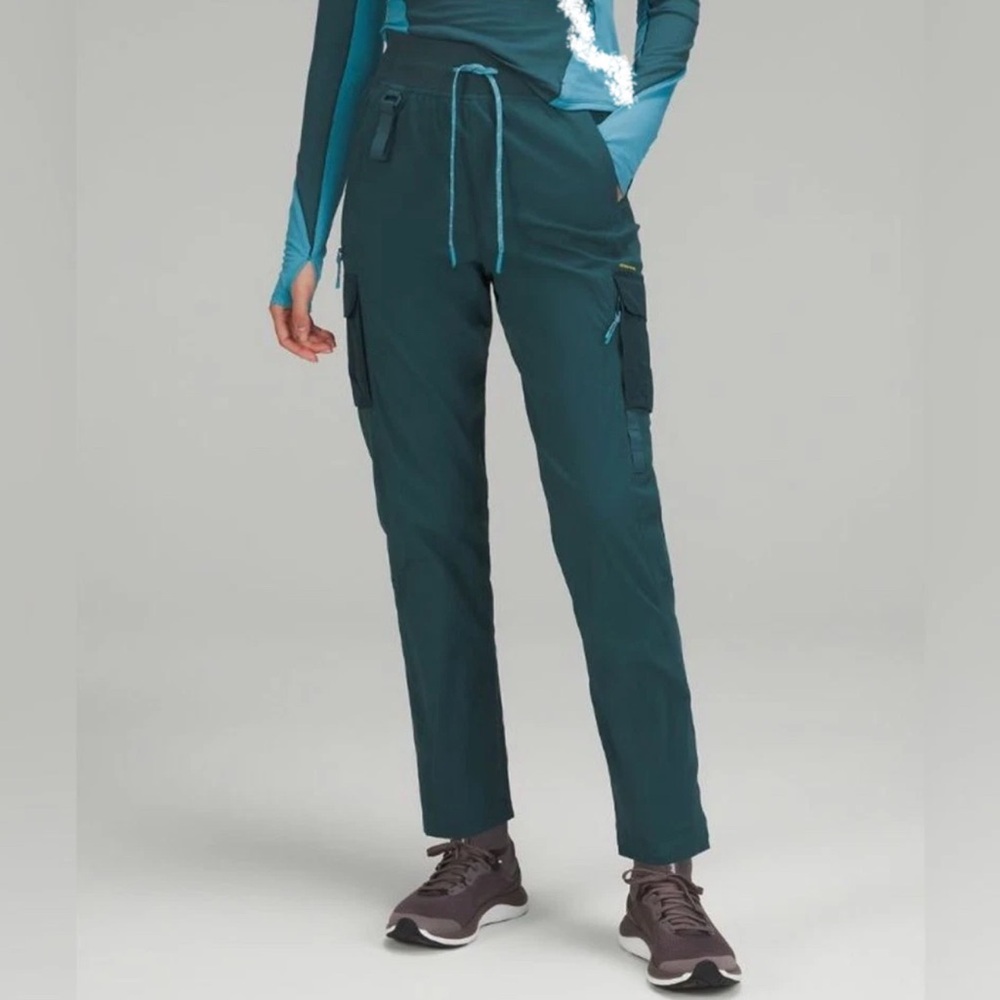 NWT Lululemon - Size 2 - Cargo High-Rise Lined Outdoor Hiking Pants